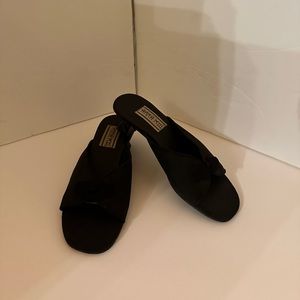 Low heels dress shoe